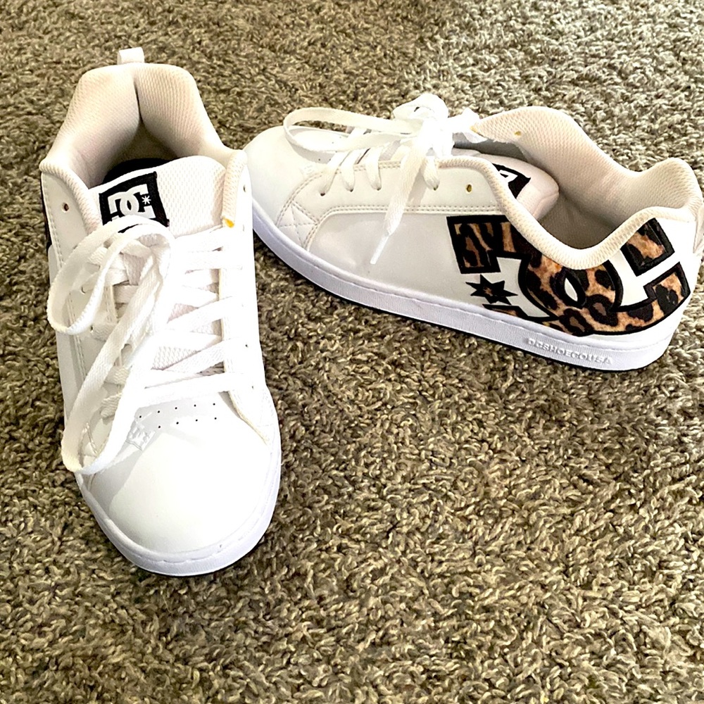 Women’s size 9 DCs
